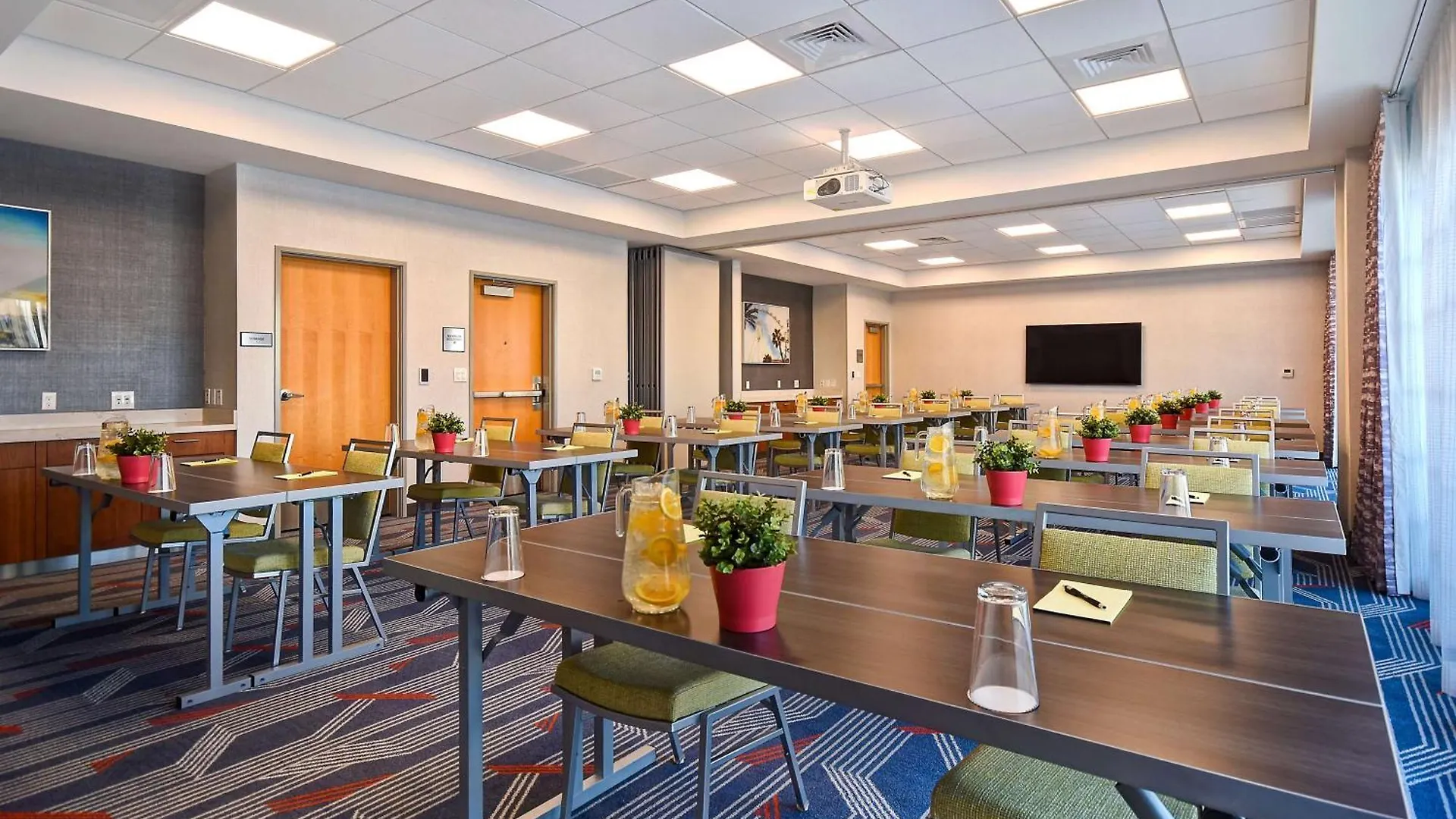 Home2 Suites By Hilton Las Vegas Convention Center - No Resort Fee