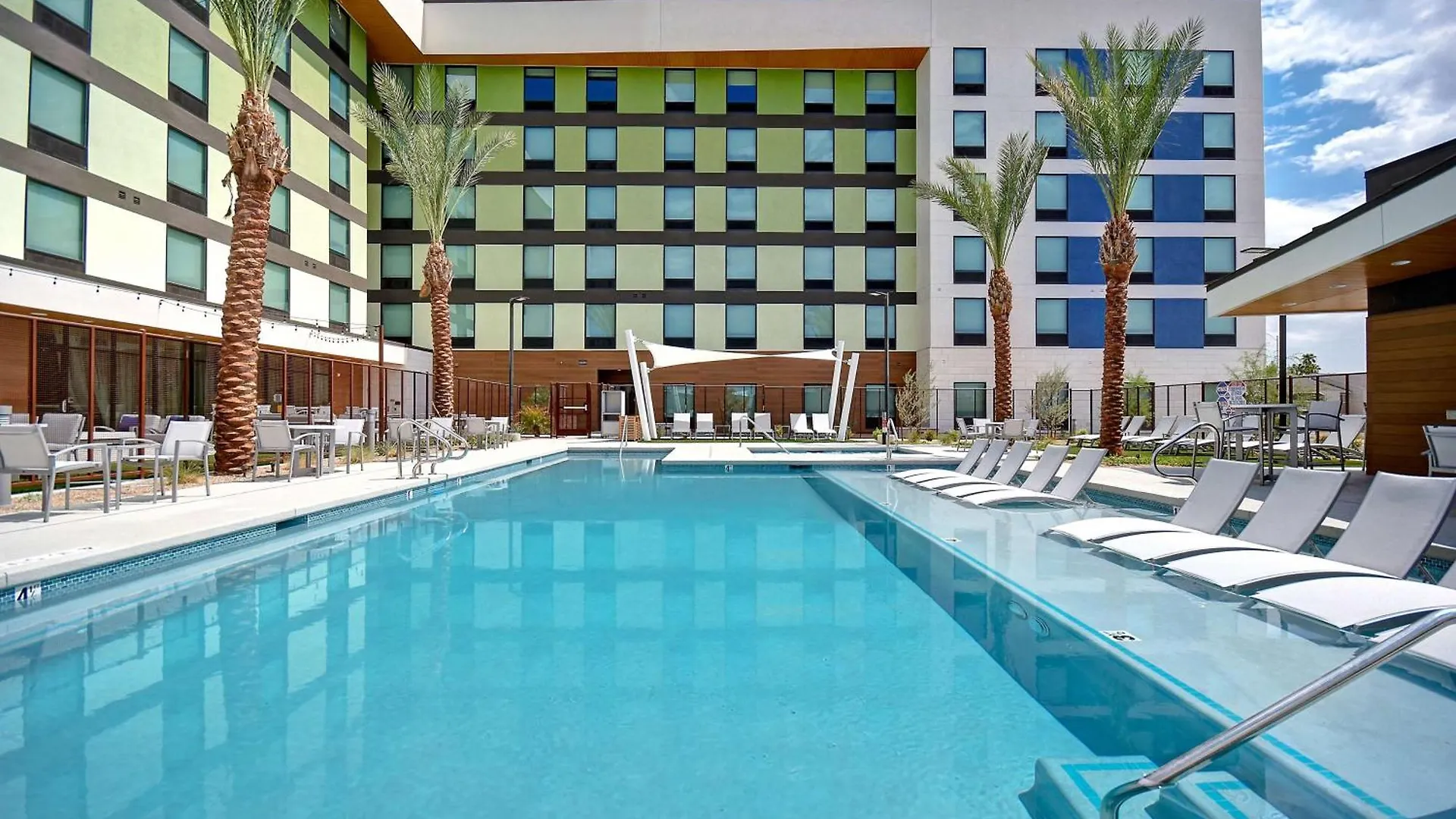 Home2 Suites By Hilton Las Vegas Convention Center - No Resort Fee Hotel