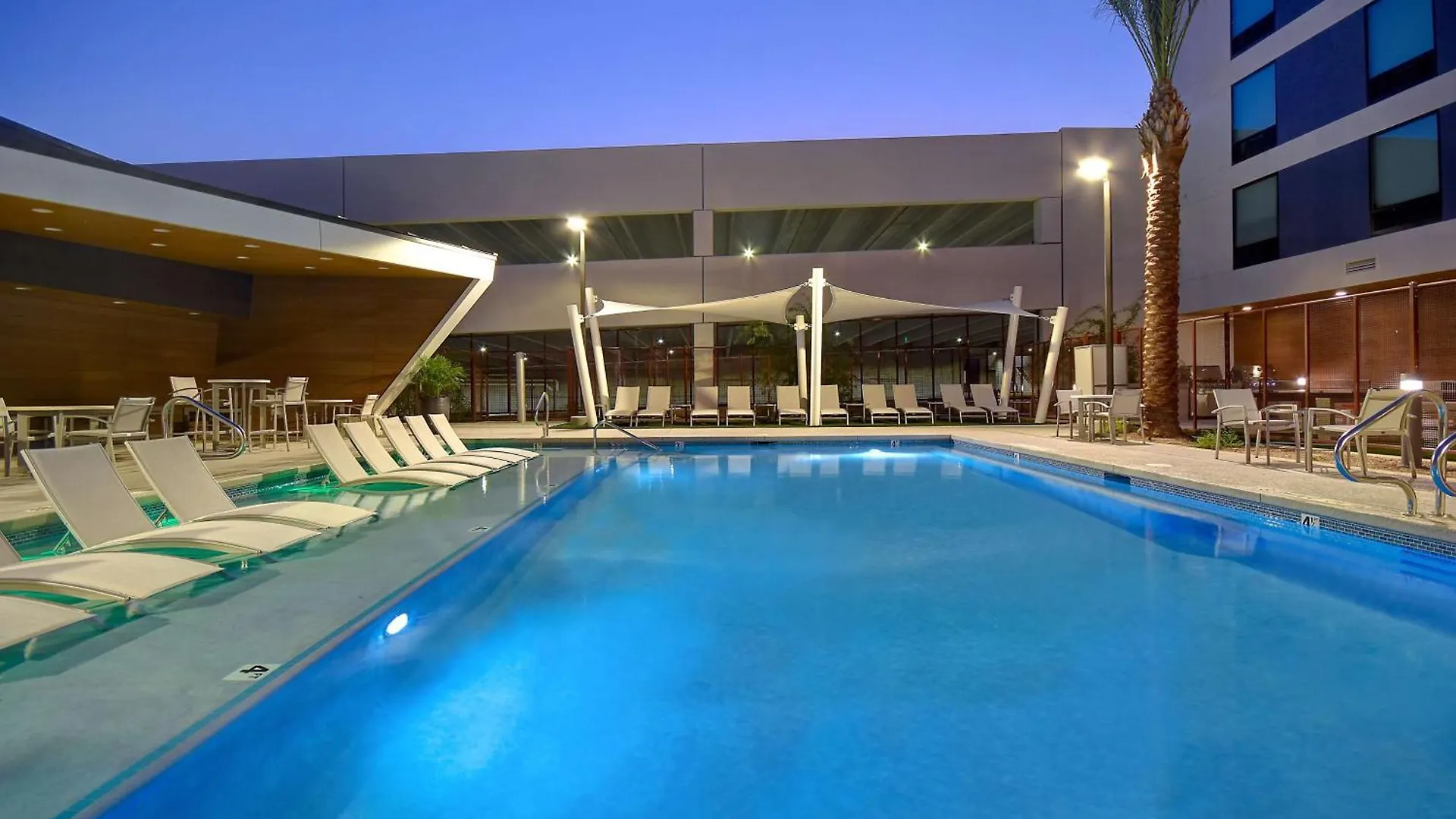 Home2 Suites By Hilton Las Vegas Convention Center - No Resort Fee Hotel