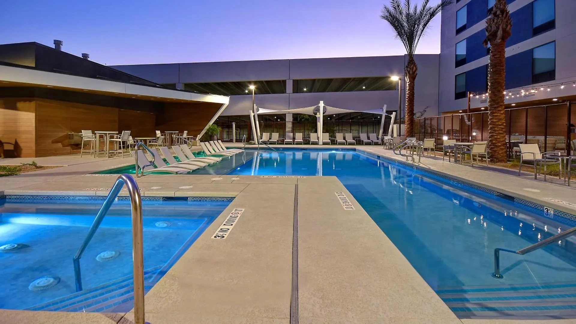Home2 Suites By Hilton Las Vegas Convention Center - No Resort Fee Hotel