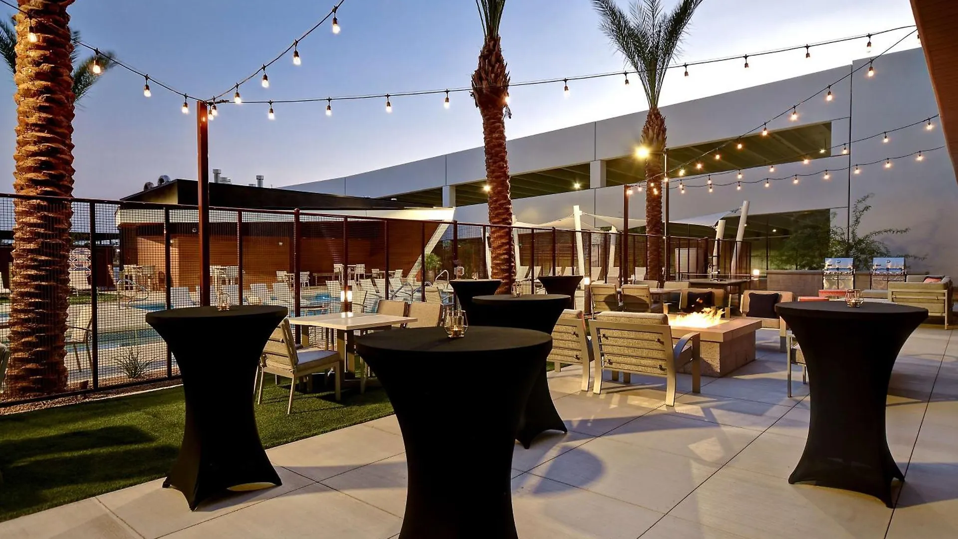 Home2 Suites By Hilton Las Vegas Convention Center - No Resort Fee Hotel